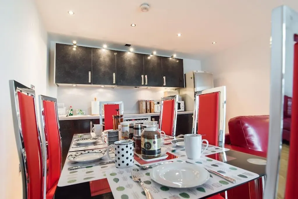 Cardiff City Centre Apartment 0*,